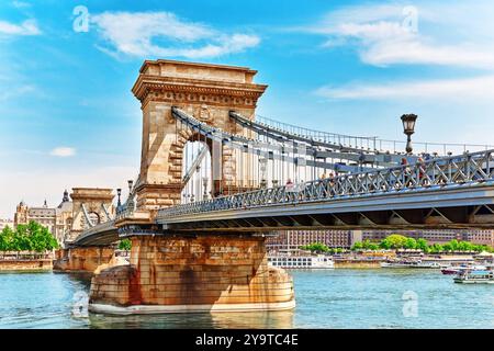 BUDAPEST, HONGRIE - le 04 mai 2016, pont à chaînes Széchenyi:au matin du temps. Budapest, Hongrie. Banque D'Images