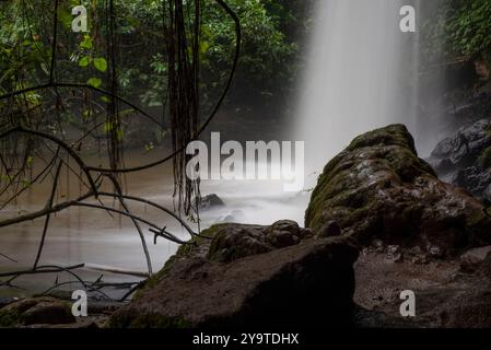 Chutes d'eau de Nyakasura - Fort Portal - Ouganda Banque D'Images