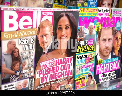 Prince Harry et Meghan Markle sur les couvertures de magazines de potins britanniques, Woman et Bella, par d'autres membres de la famille royale tels que le Prince William et Kate Banque D'Images