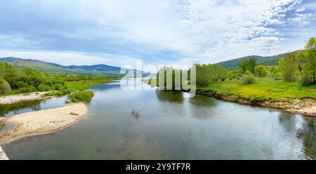 Réservoir Pinilla, vue panoramique. Pinilla del Valle, Province de Madrid, Espagne. Banque D'Images