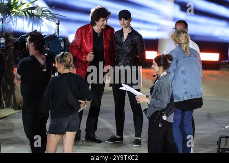 Saenger Olaf Malolepski GER mit seiner Tochter Saengerin Pia Malo Malolepski GER nach der Aufzeichnung - ARD Aufzeichnung Show DIE GROSSE SCHLAGERSTRANDPARTY 2023 - Wir Feiern die 80 er aus dem Amphitheater Gelsenkirchen *** Singer Olaf Malolepski GER avec sa fille chanteuse Pia Malo Malolepski GER après l'enregistrement ARD Malolepski GER GALO GERNCHERNCHERD 2023 80 Banque D'Images