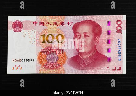 Le billet de banque chinois de 100 Yuan présente le portrait du président Mao Zedong Banque D'Images