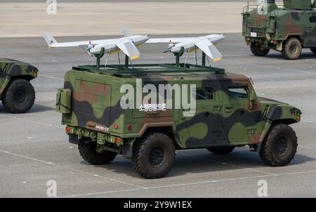 Seongnam, Corée du Sud. 25 septembre 2024. Les véhicules aériens sans pilote de Corée du Sud vus lors du 76e anniversaire de la journée pré-média de la Journée des forces armées à la base aérienne de Séoul à Seongnam, au sud de Séoul. Les médias d'État nord-coréens ont affirmé le 11 octobre que la Corée du Sud avait envoyé des drones sans pilote au-dessus de Pyongyang trois fois depuis la semaine dernière, une provocation militaire et une violation de sa souveraineté. (Photo de Kim Jae-Hwan/SOPA images/Sipa USA) crédit : Sipa USA/Alamy Live News Banque D'Images