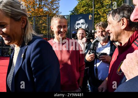 Bilzen, Belgique. 11 octobre 2024. La belge Julie Biesmans photographiée lors de l'inauguration du dixième court Rouge belge, un nouveau terrain de football social à Bilzen, vendredi 11 octobre 2024. BELGA PHOTO JILL DELSAUX crédit : Belga News Agency/Alamy Live News Banque D'Images