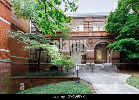 Knoxville, Tennessee, États-Unis-septembre 17, 2024 : entrée sur la rue Gay de l'ancien bâtiment du comté de Knoxville City. Banque D'Images