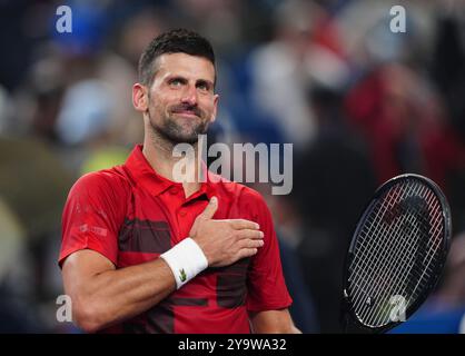 Shanghai, Chine. 11 octobre 2024. Novak Djokovic fait un geste après le match de quart de finale masculin entre Jakub Mensik, de la République tchèque, et Novak Djokovic, de la Serbie, au tournoi ATP World Tour Shanghai Masters à Shanghai, dans l'est de la Chine, 11 octobre 2024. Crédit : Xu Yanan/Xinhua/Alamy Live News Banque D'Images