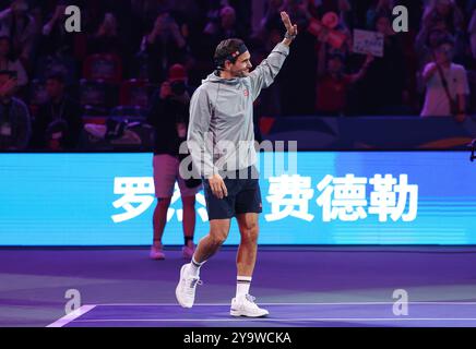 Shanghai, Chine. 11 octobre 2024. Roger Federer, ancien joueur de tennis suisse, est vu lors de l'événement Roger Federer Fan Day au tournoi ATP World Tour Shanghai Masters à Shanghai, dans l'est de la Chine, 11 octobre 2024. Crédit : Bai Xuefei/Xinhua/Alamy Live News Banque D'Images