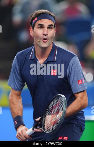 Shanghai, Chine. 11 octobre 2024. Roger Federer, ancien joueur de tennis suisse, est vu lors de l'événement Roger Federer Fan Day au tournoi ATP World Tour Shanghai Masters à Shanghai, dans l'est de la Chine, 11 octobre 2024. Crédit : Xu Yanan/Xinhua/Alamy Live News Banque D'Images