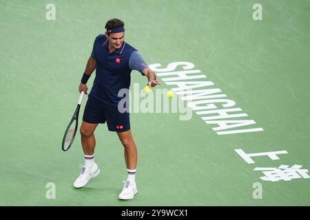 Shanghai, Chine. 11 octobre 2024. Roger Federer, ancien joueur de tennis suisse, est vu lors de l'événement Roger Federer Fan Day au tournoi ATP World Tour Shanghai Masters à Shanghai, dans l'est de la Chine, 11 octobre 2024. Crédit : Xu Yanan/Xinhua/Alamy Live News Banque D'Images