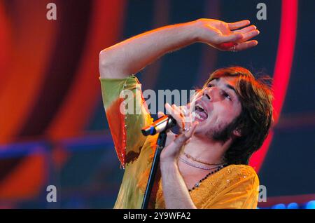 Vérone Italie 10/06/2005 : Francesco Sarcina chanteur du groupe de rock italien le Vibrazioni, lors de l'émission musicale "Festivalbar 2005" Banque D'Images