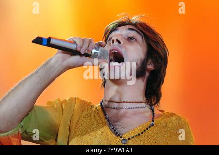 Vérone Italie 10/06/2005 : Francesco Sarcina chanteur du groupe de rock italien le Vibrazioni, lors de l'émission musicale "Festivalbar 2005" Banque D'Images