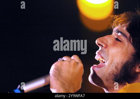 Vérone Italie 10/06/2005 : Francesco Sarcina chanteur du groupe de rock italien le Vibrazioni, lors de l'émission musicale "Festivalbar 2005" Banque D'Images