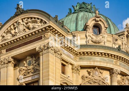 Le Palais Garnier, également connu sous le nom de L'Opéra Garnier, est un opéra historique de Paris Banque D'Images