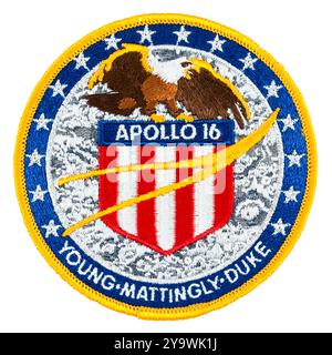 Apollo 16 Embroidered Lunar Landing mission 1972 insigne avec un aigle et un bouclier, conçu par l'artiste de la NASA Barbara A Matelski avec la contribution de l'équipage : John Young, Thomas Mattingly et Charles Duke. Banque D'Images