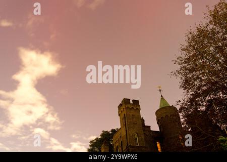 Aurora Northern Lights illumine le ciel de Londres avec des affichages colorés 10-octobre 2024, Angleterre Royaume-Uni Banque D'Images
