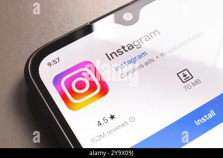 11 octobre 2024, Brésil. Dans cette illustration photo, le logo de l'application Instagram est affiché sur l'écran d'un smartphone Banque D'Images