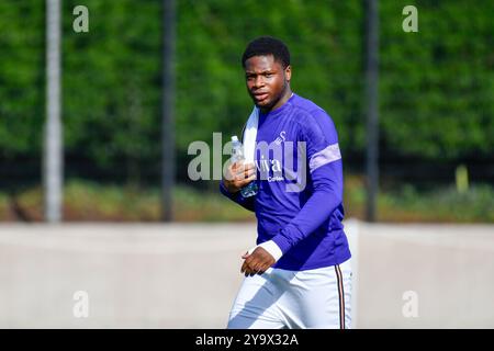 Landore, Swansea, pays de Galles. 14 septembre 2024. Wahab Ojetoro de Swansea City avant le match de la Ligue de développement professionnel des moins de 18 ans entre Swansea City et Wigan Athletic au JOMA High performance Centre à Landore, Swansea, pays de Galles, Royaume-Uni le 14 septembre 2024. Crédit : Duncan Thomas/Majestic Media/Alamy Live News. Banque D'Images