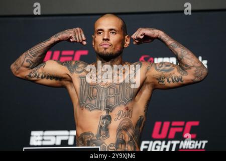 11 octobre 2024, Las Vegas, NV, Las Vegas, NV, États-Unis : Daniel Rodriguez monte sur la balance pour les pesées officielles à l'UFC Apex pour UFC Fight Night - Royval vs Taira - pesées officielles le 11 octobre 2024 à Las Vegas, NV, États-Unis. (Photo de Louis Grasse/PxImages) (crédit image : © Louis Grasse/PX Imagens via ZUMA Press Wire) USAGE ÉDITORIAL SEULEMENT! Non destiné à UN USAGE commercial ! Crédit : ZUMA Press, Inc/Alamy Live News Banque D'Images