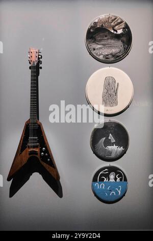 France, Paris, Parc de la Villette, Cité de la musique, Philharmonie de Paris, exposition temporaire métal. Dérivé du rock, le Metal, initialement appelé heavy metal, est né en Angleterre et aux États-Unis à la fin des années 1960 L’exposition couvre les origines de ce genre musical avec la formation de groupes désormais légendaires tels que LED Zeppelin, Black Sabbath et Deep Purple jusqu’au 21ème siècle Banque D'Images