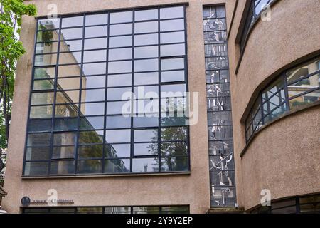 France, Paris, place Vergennes, maison et atelier du maître verrier Louis barillet (ou Atelier barillet ou Hôtel barillet) est un bâtiment construit en 1932 par l'architecte français Robert Mallet Stevens Banque D'Images