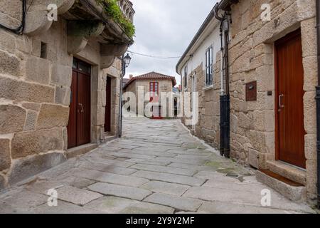 Maisons en pierre dans les rues du village médiéval d'Allariz. Ourense. Galice. Espagne Banque D'Images