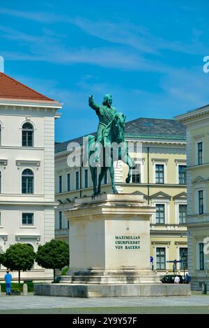 Allemagne, Bavière, Munich, quartier Altstadt, statue équestre de Maximilian Churfuerst von Bayern Banque D'Images