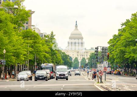 États-Unis, Washington DC, East Capitol Avenue et le Capitole Banque D'Images