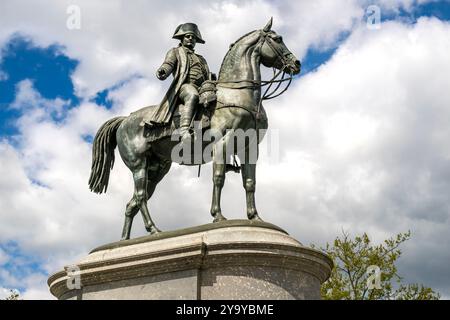 France, Vendée, la Roche-sur-Yon, place Napoléon, statue équestre de Napoléon Banque D'Images