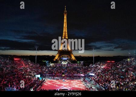 Beach volley à la Tour Eiffel pour les Jeux Olympiques d'été de 29024, Paris, France Banque D'Images