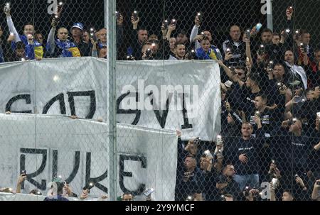 Zenica, Bosnie-Herzégovine . 11 octobre 2024. Les fans encouragent les gradins lors de la phase de l'UEFA Nations League, match de la troisième journée entre la Bosnie-Herzégovine et l'Allemagne au Stadion Bilino Polje à Zenica, Bosnie-Herzégovine, le 11 octobre 2024. Photo : Armin Durgut/PIXSELL crédit : Pixsell/Alamy Live News Banque D'Images