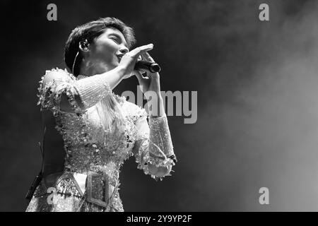 Madrid, Espagne. 03 janvier 2022. La chanteuse Aye Alfonso se produit lors du concert Hispanic Heritage à la Puerta del sol à Madrid 11 octobre 2024 Espagne crédit : Sipa USA/Alamy Live News Banque D'Images