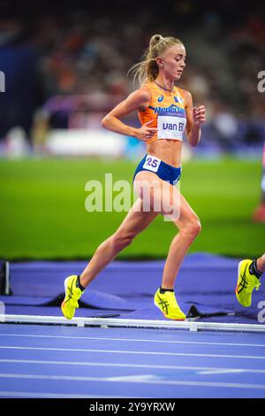 Diane van es participant au 10,000 mètres aux Jeux Olympiques de Paris 2024. Banque D'Images