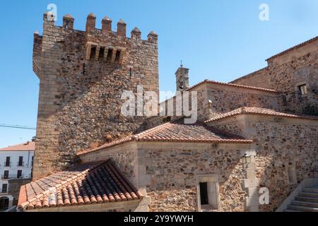 La tour Bujaco, située sur la place principale de Caceres, Espagne, construite au 12ème siècle Banque D'Images