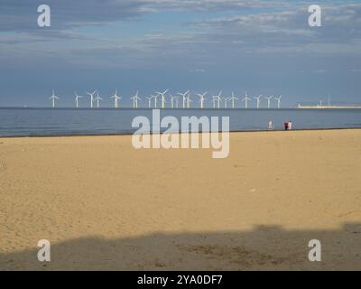 Parc éolien de Teesside vu de Seaton Carew, Hartlepool, Royaume-Uni Banque D'Images