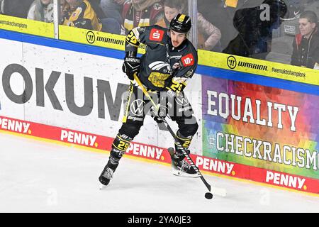 Eishockey DEL2 - 24/25 - 10. Spieltag : Krefeld Pinguine vs Eispiraten Crimmitschau AM 11.10.2024 in der Yayla Arena in Krefeld Krefelds David Cerny (Nr.29) Foto : osnapix Banque D'Images