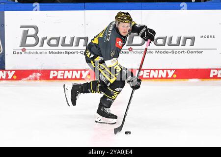 Eishockey DEL2 - 24/25 - 10. Spieltag : Krefeld Pinguine vs Eispiraten Crimmitschau AM 11.10.2024 in der Yayla Arena in Krefeld Max Newton (Nr.37) Foto : osnapix Banque D'Images