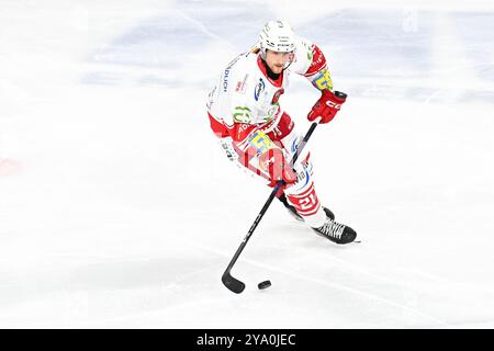 Eishockey DEL2 - 24/25 - 10. Spieltag : Krefeld Pinguine vs Eispiraten Crimmitschau AM 11.10.2024 in der Yayla Arena in Krefeld Crimmitschaus Mirko Sacher (Nr.21) Foto : osnapix Banque D'Images