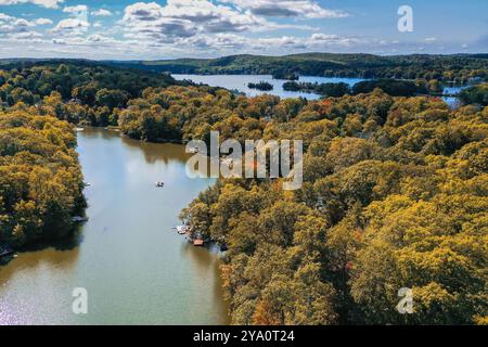 Highland Lakes, Vernon Township, New Jersey, début d'automne après-midi Banque D'Images