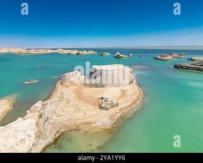 Vue aérienne du parc géologique de Yadan, situé dans le bassin de Qaidam, ou grand chai dan, province de Qinghai, Chine. Il comprend le landfor Yadan Banque D'Images