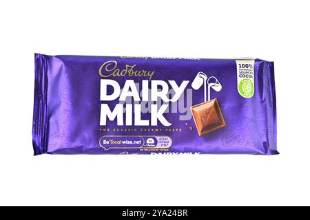 Chocolat au lait laitier Cadbury le goût crémeux classique – pays de Galles, Royaume-Uni – 09 octobre 2024 Banque D'Images