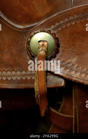 Détail de la décoration sur une selle de cheval de l'Ouest Banque D'Images