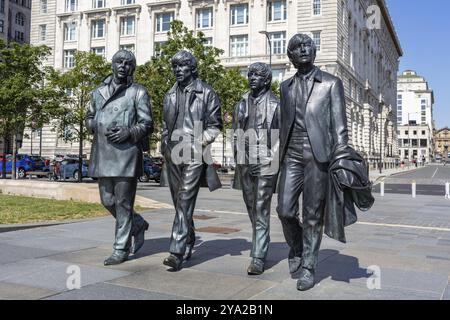 Statue des Beatles à Liverpool, quatre célèbres figures de bronze sur le trottoir, Liverpool Banque D'Images