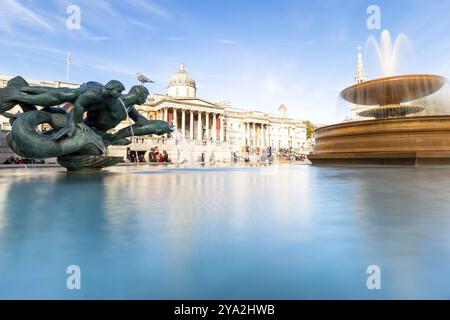 Londres, Angleterre, 8 mars 2012 : la National Gallery et Trafalgar Square dans l'après-midi Banque D'Images