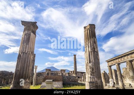 Pompéi en Italie, ruines de l'antique Temple d'Apollon avec statue d'Apollon en bronze, Naples Banque D'Images