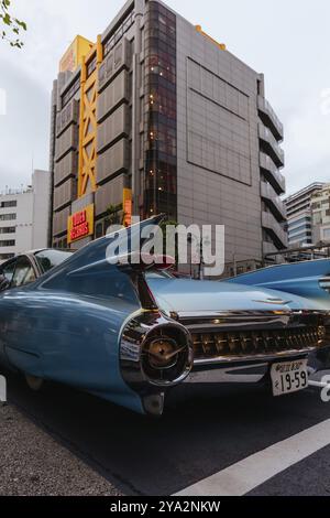 TOKYO, JAPON, 12 MAI 2019, Une voiture américaine classique près de Shibuya Crossing et Tower Records, dans le centre de Tokyo, Japon, Asie Banque D'Images