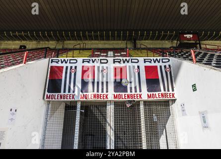 Molenbeek, Bruxelles, Belgique, 02 16 2019 : porte d'entrée clôturée d'une tribune au stade de football Racing White Daring Molenbeek, Europe Banque D'Images