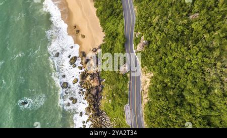 Balneario Camboriu à Santa Catarina. Plage de Taquaras et plage de Laranjeiras à Balneario Camboriu. Vue aérienne en paysage. Brésil Banque D'Images