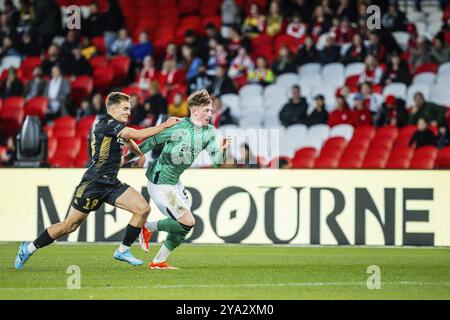 MELBOURNE, AUSTRALIE, 24 MAI : Jay Turner-Cooke de Newcastle United est affronté par Benjamin Old de A-League All Stars Men lors du Global Football Wee Banque D'Images