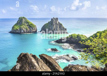 Fernando de Noronha, Brésil. Voir Morro dos dois Irmaos Banque D'Images