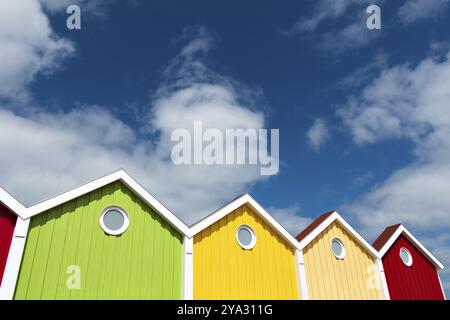 Façade de maison aux couleurs vives sur l'île de la mer du Nord de Langeoog Banque D'Images